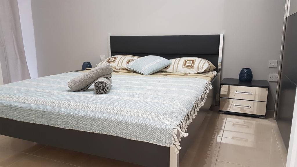 Spinola Seafront Apartment Saint Julian's Eksteriør billede